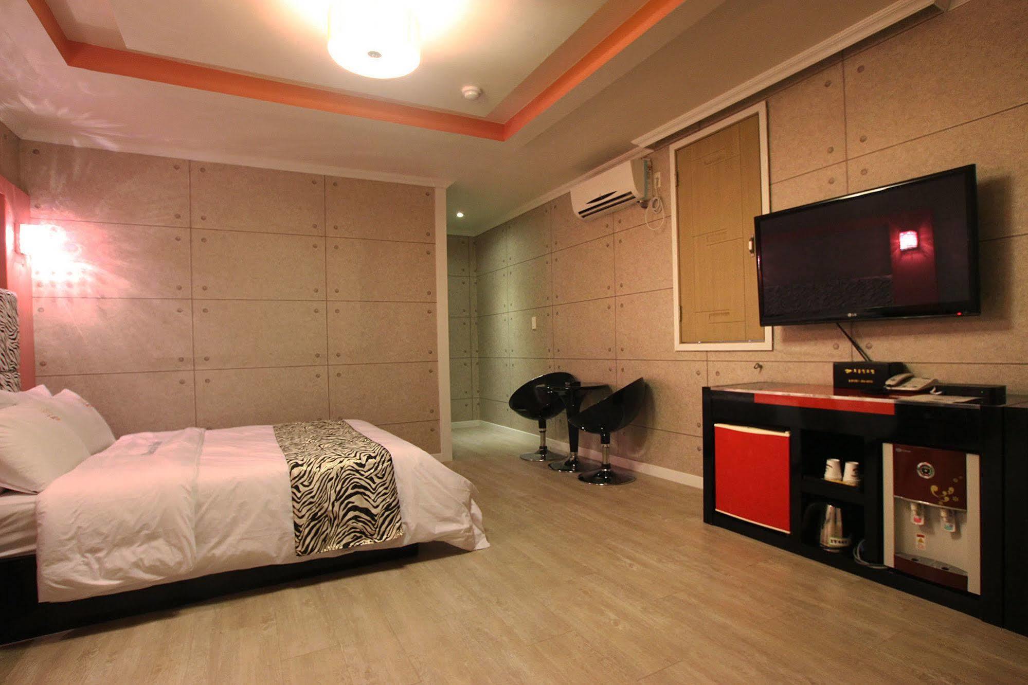 Chocolate Hotel Gwangju Metropolitan City Exterior photo