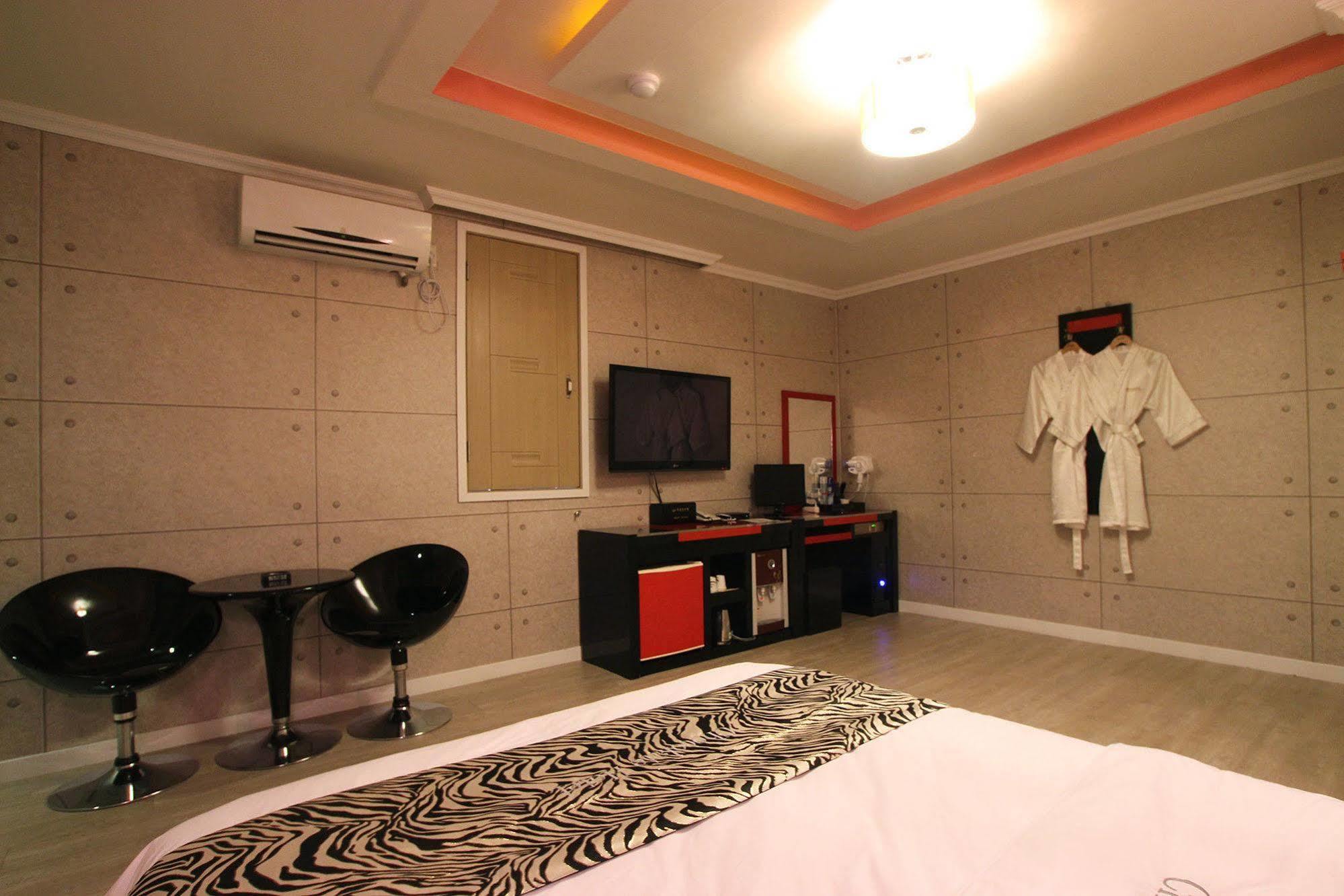 Chocolate Hotel Gwangju Metropolitan City Exterior photo